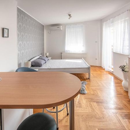 Stella Modern Apartment 2 Novi Sad Bagian luar foto