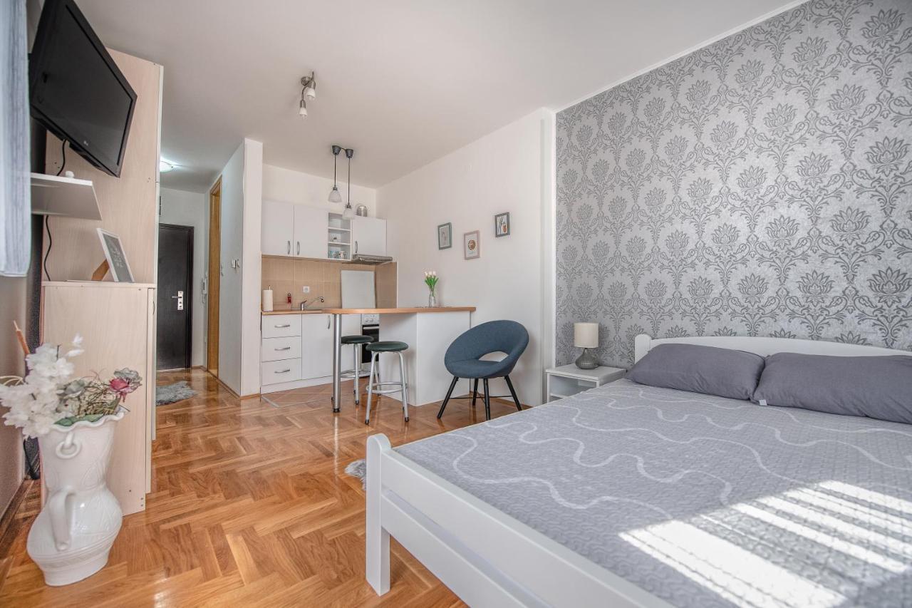 Stella Modern Apartment 2 Novi Sad Bagian luar foto
